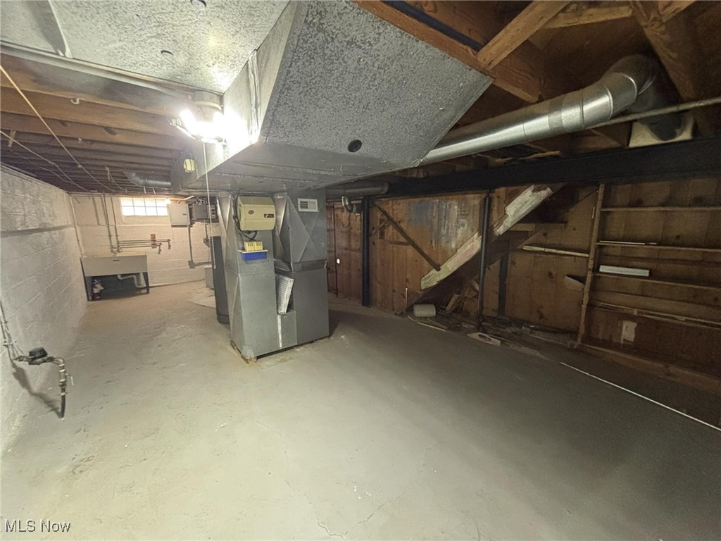 4742 Anderson Road Cleveland, OH 44124 - Photo 28 of 36 Plenty of room for storage.