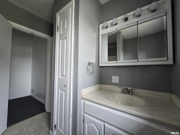 $77,900 | 165 West Twyman Street, Bushnell, IL 61422