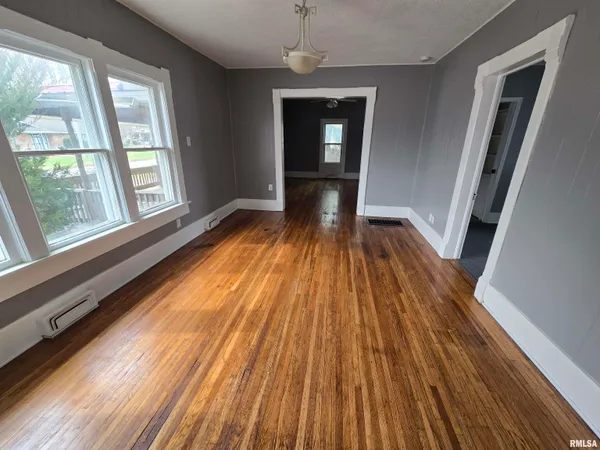 $77,900 | 165 West Twyman Street, Bushnell, IL 61422