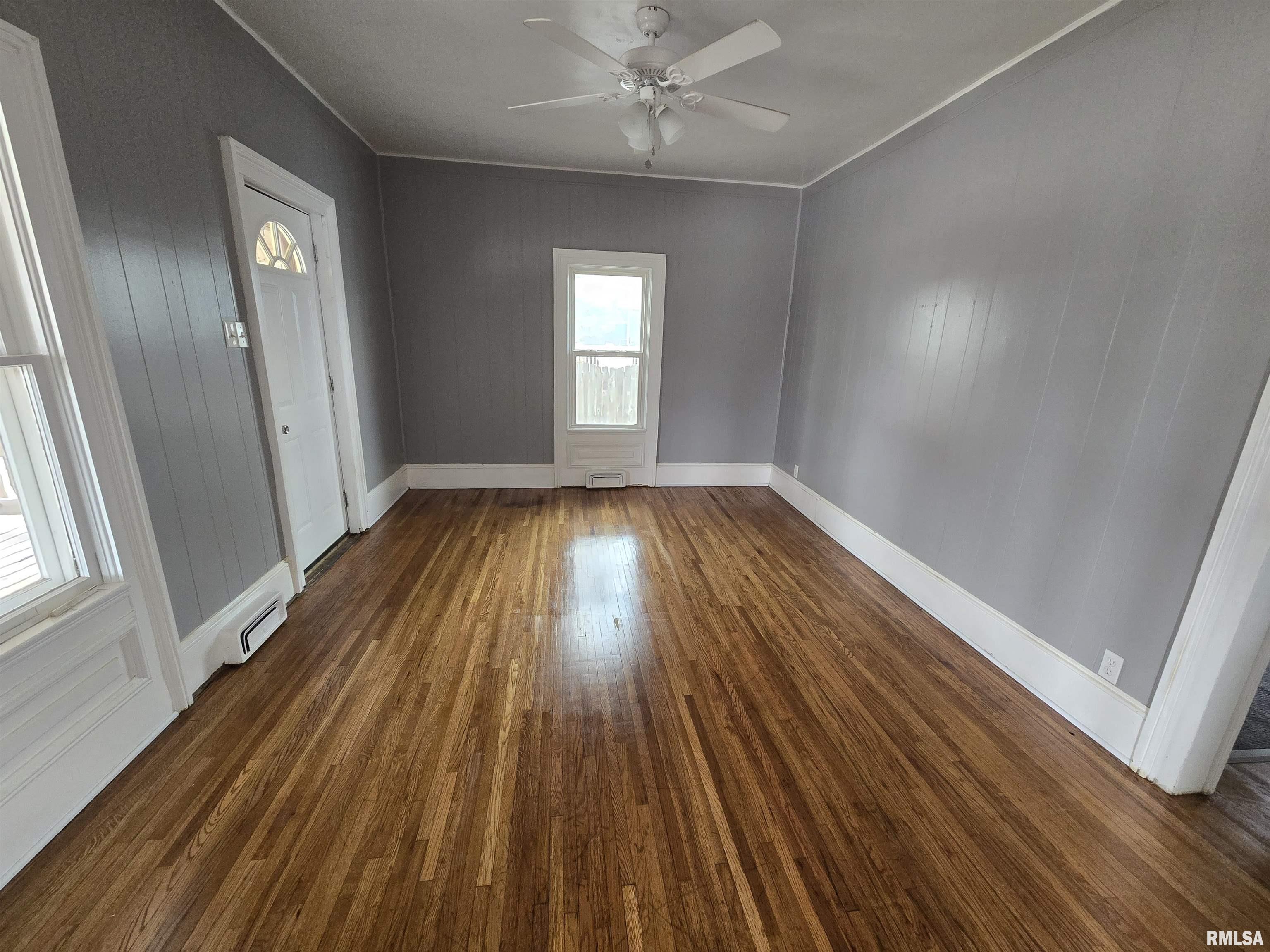 165 West Twyman Street Bushnell, IL 61422 - Photo 4 of 18