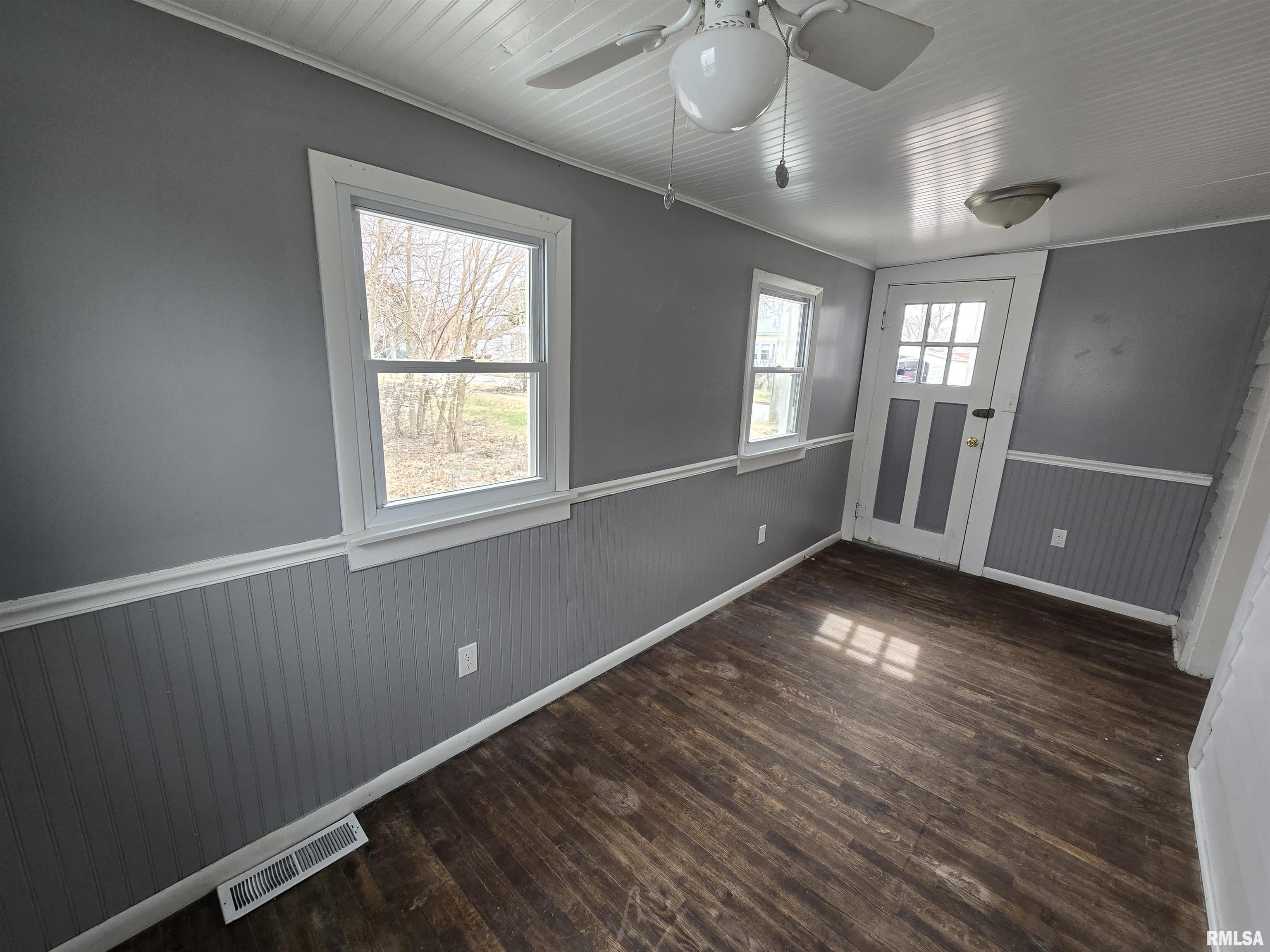 165 West Twyman Street Bushnell, IL 61422 - Photo 10 of 18