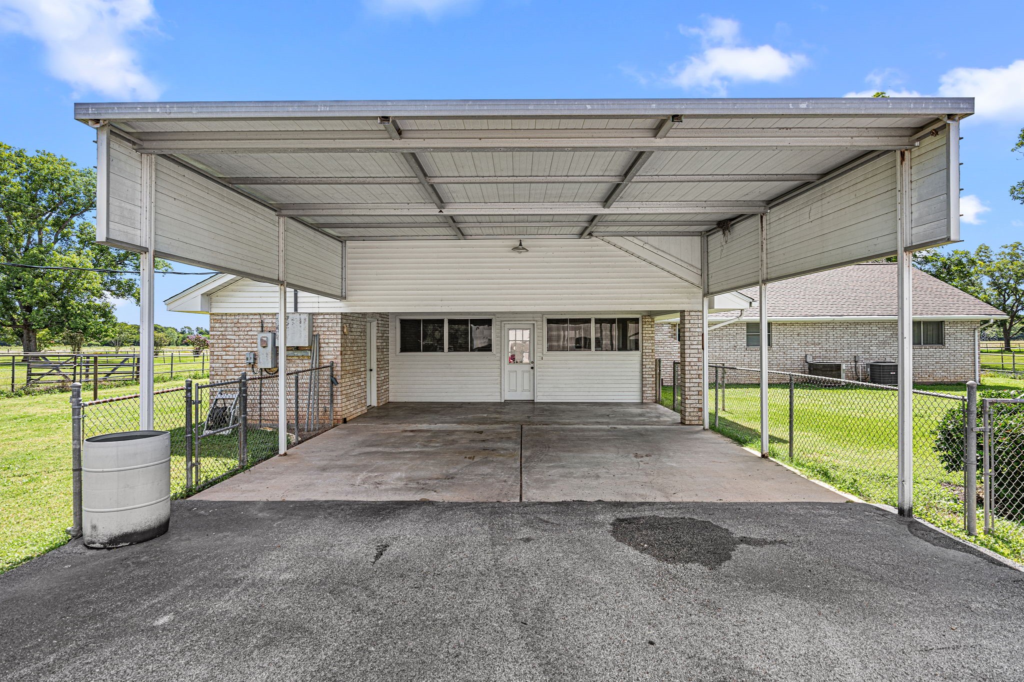613 Baker Road Rosenberg, TX 77471 - Photo 4 of 28 a view of a backyard