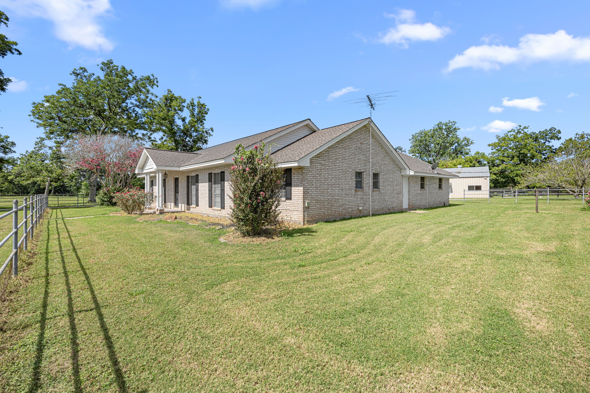 613 Baker Road Rosenberg, TX 77471 - Photo 7 of 28 a front view of a house with yard