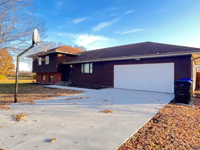 $319,900 | 8001 Southwest 24th Street, Topeka, KS 66614