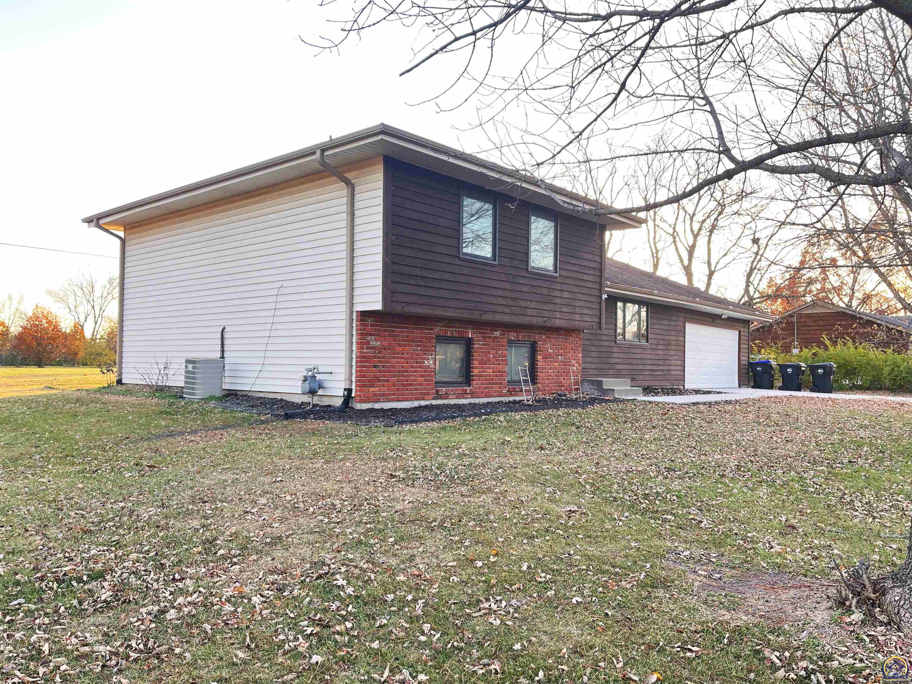 8001 Southwest 24th Street Topeka, KS 66614 - Photo 2 of 32