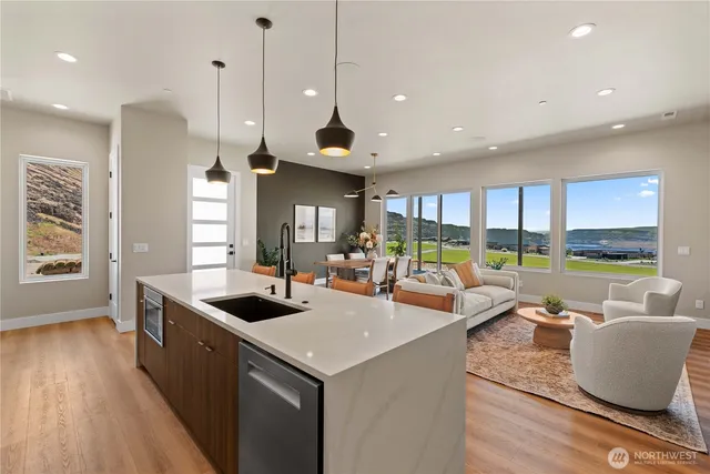 $1,095,000 | 9604 Ridgeview Drive Northwest, Quincy, WA 98848