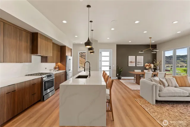 $1,095,000 | 9604 Ridgeview Drive Northwest, Quincy, WA 98848