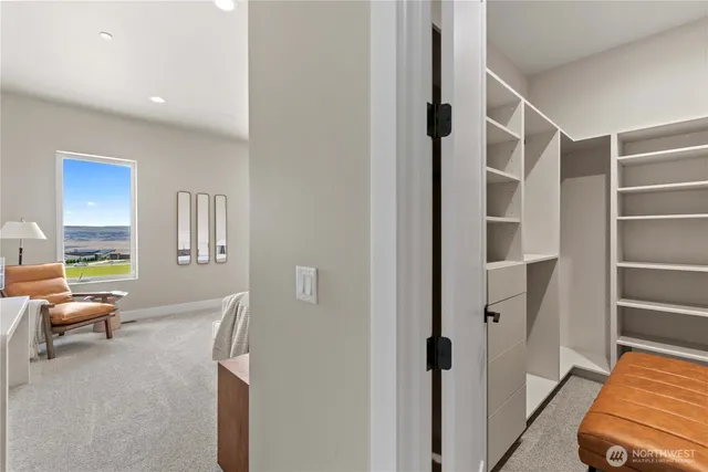 $1,095,000 | 9604 Ridgeview Drive Northwest, Quincy, WA 98848