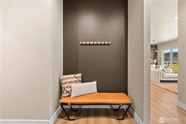 $1,095,000 | 9604 Ridgeview Drive Northwest, Quincy, WA 98848