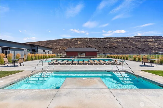 $1,095,000 | 9604 Ridgeview Drive Northwest, Quincy, WA 98848