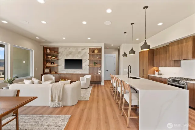 $1,095,000 | 9604 Ridgeview Drive Northwest, Quincy, WA 98848