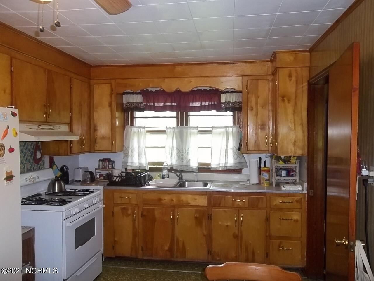 1350 Blades Road Havelock, NC 28532 - Photo 11 of 18 Kitchen