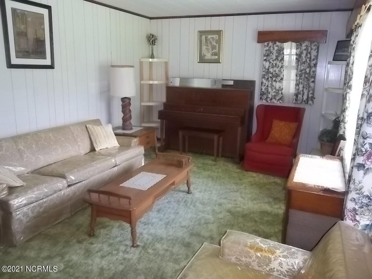 1350 Blades Road Havelock, NC 28532 - Photo 10 of 18 Living Room
