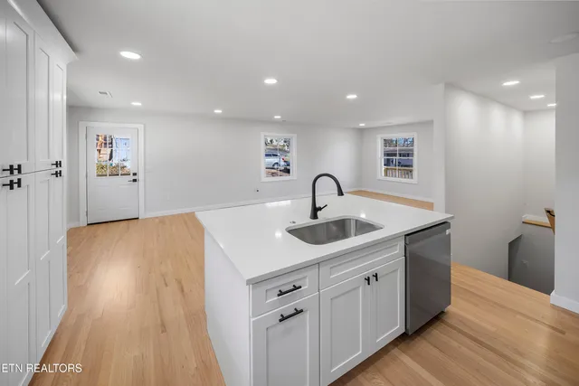 $595,000 | 713 Aeronca Road Northwest, Knoxville, TN 37919