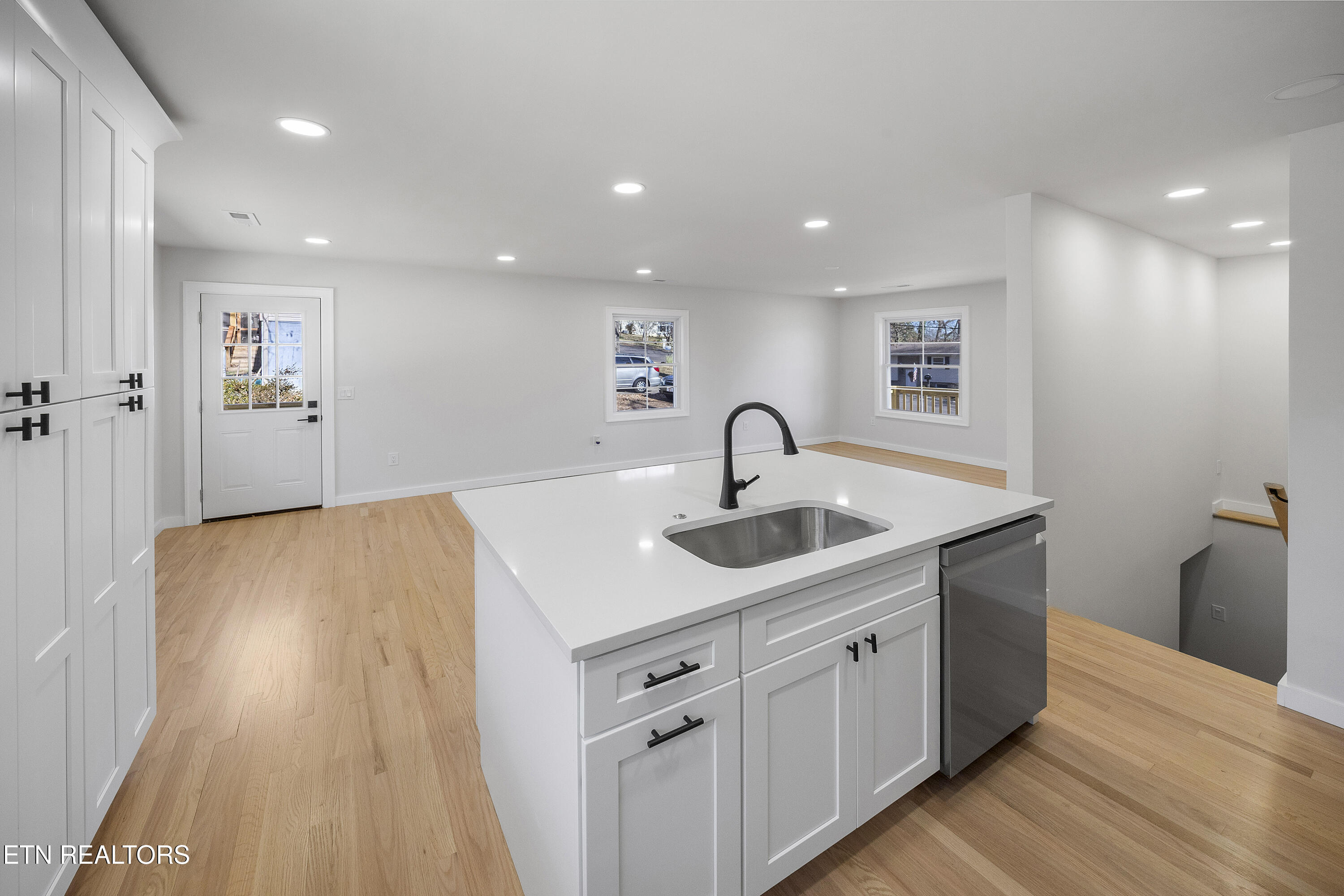 713 Aeronca Road Northwest Knoxville, TN 37919 - Photo 17 of 36 Kitchen/living room