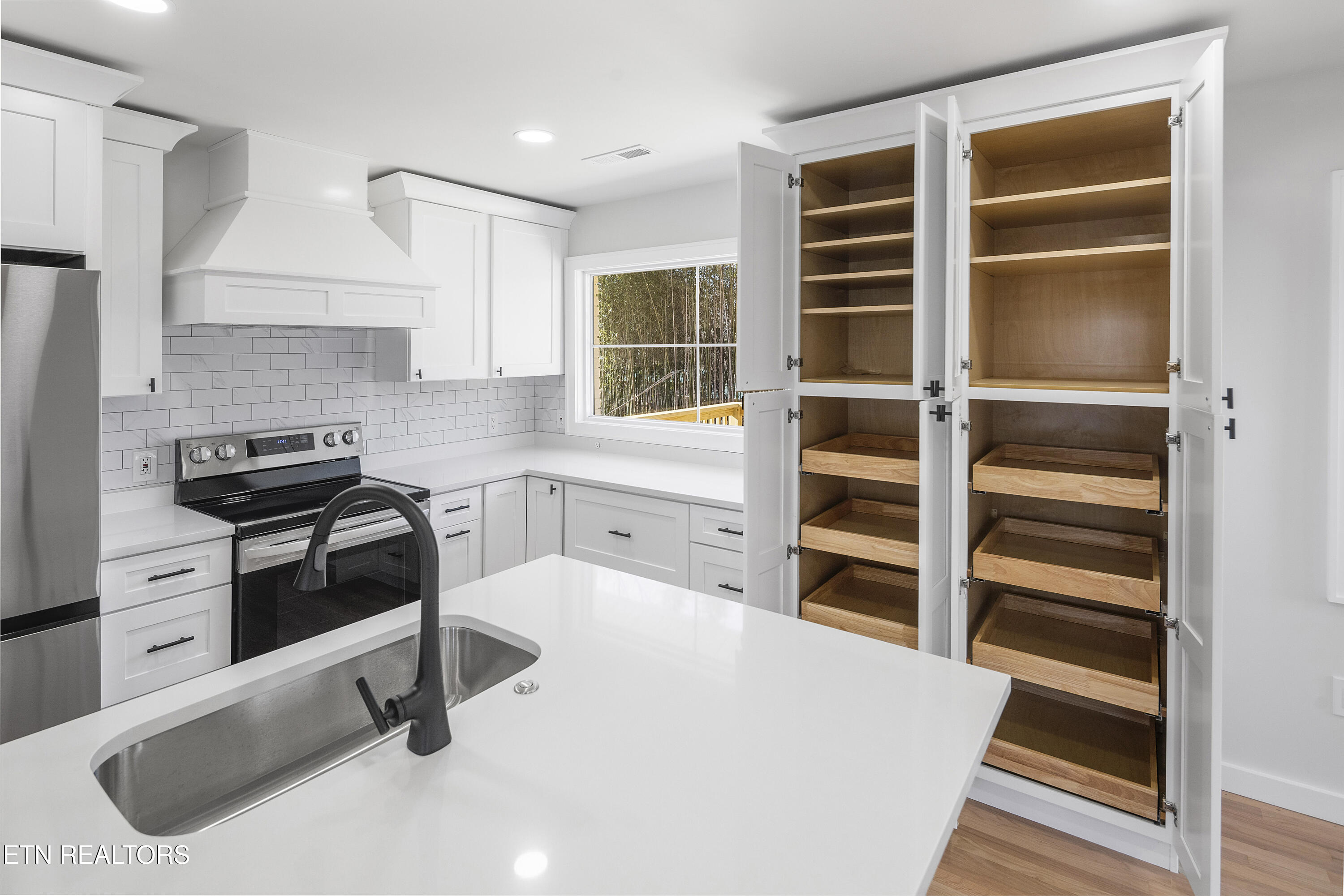 713 Aeronca Road Northwest Knoxville, TN 37919 - Photo 18 of 36 custom pull out shelving