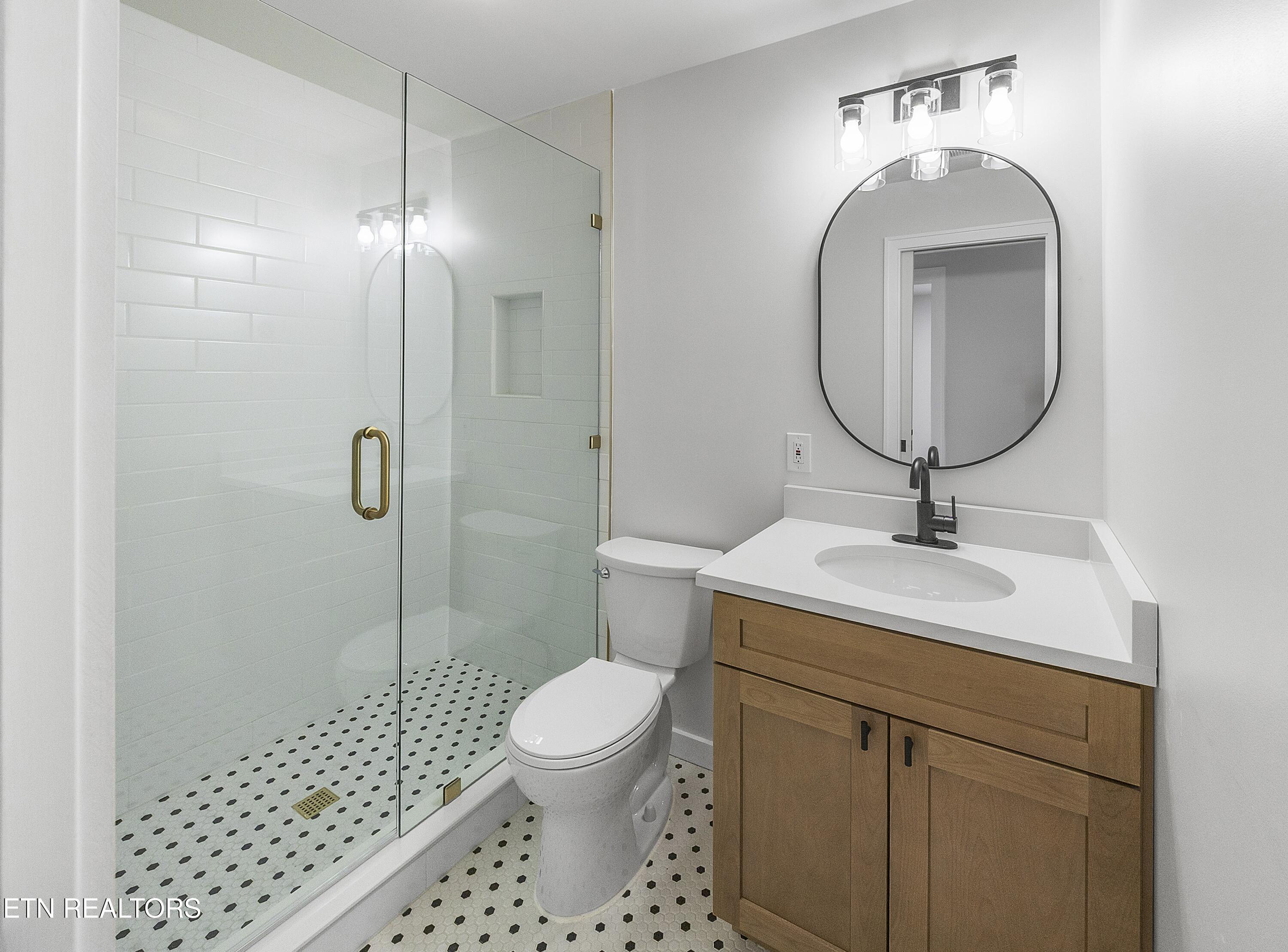 713 Aeronca Road Northwest Knoxville, TN 37919 - Photo 21 of 36 upper level bath #1