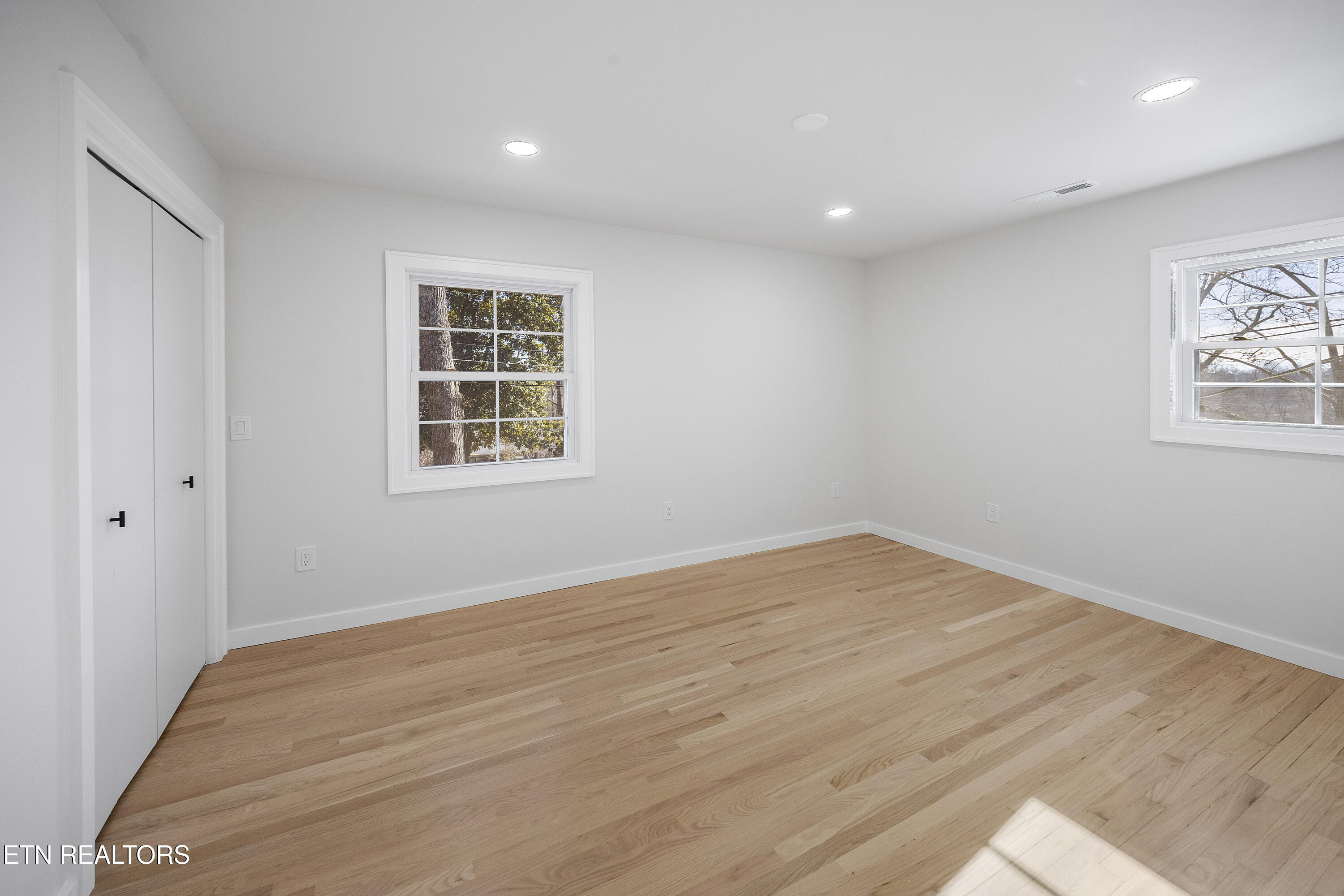 713 Aeronca Road Northwest Knoxville, TN 37919 - Photo 23 of 36 upper level bedroom