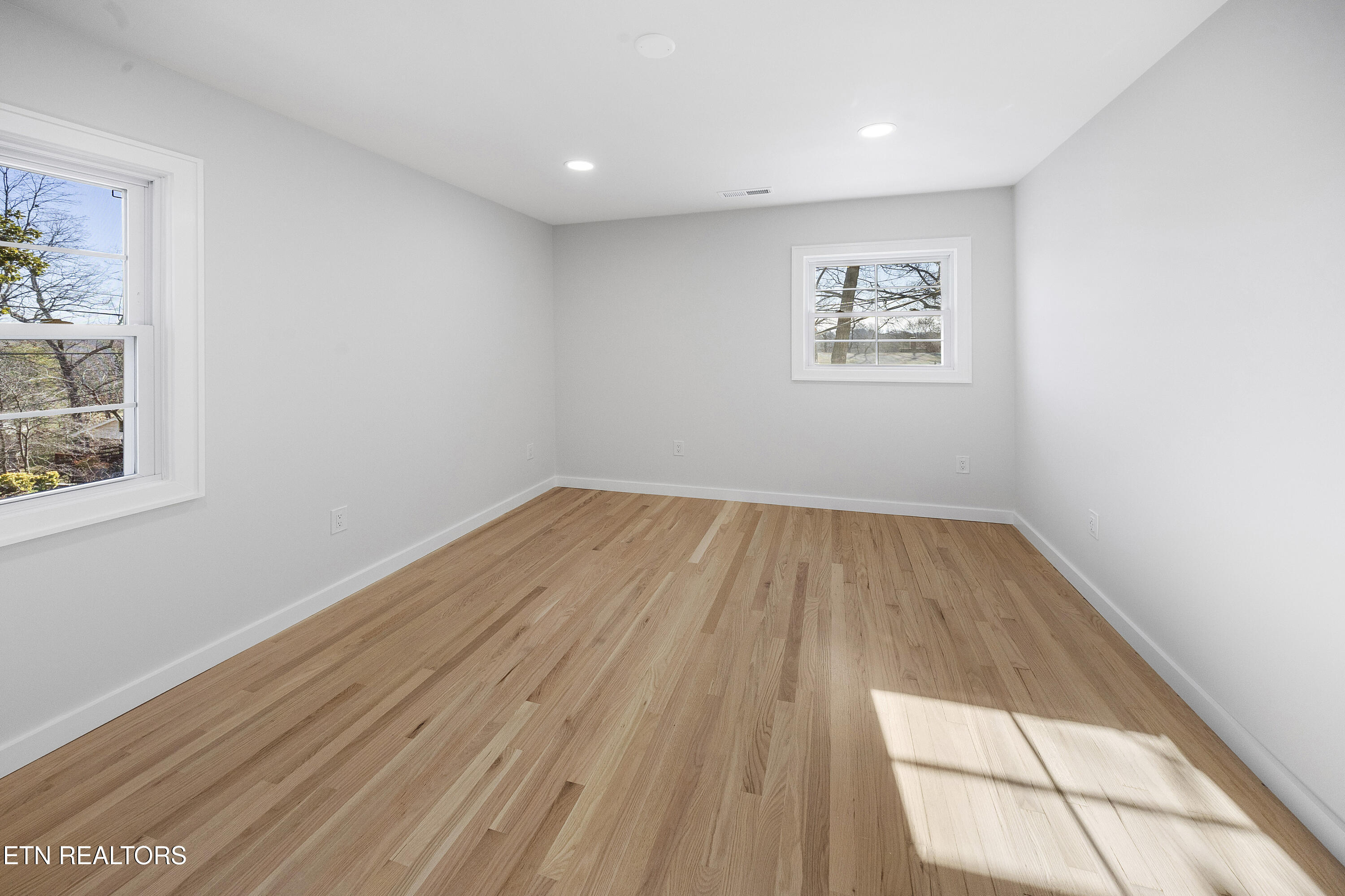 713 Aeronca Road Northwest Knoxville, TN 37919 - Photo 24 of 36 upper level bedroom