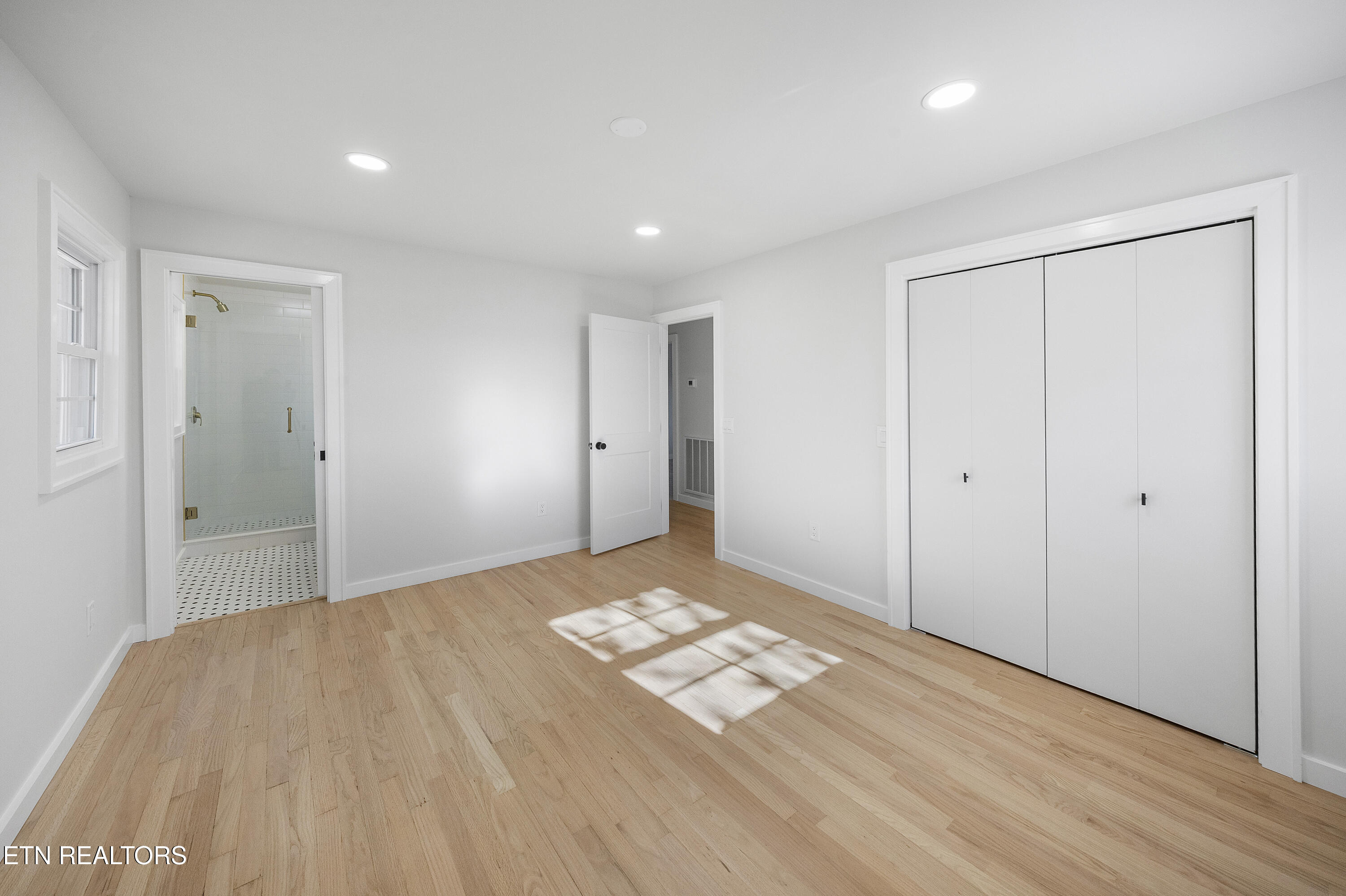 713 Aeronca Road Northwest Knoxville, TN 37919 - Photo 26 of 36 upper level bedroom