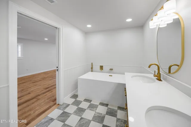 $595,000 | 713 Aeronca Road Northwest, Knoxville, TN 37919