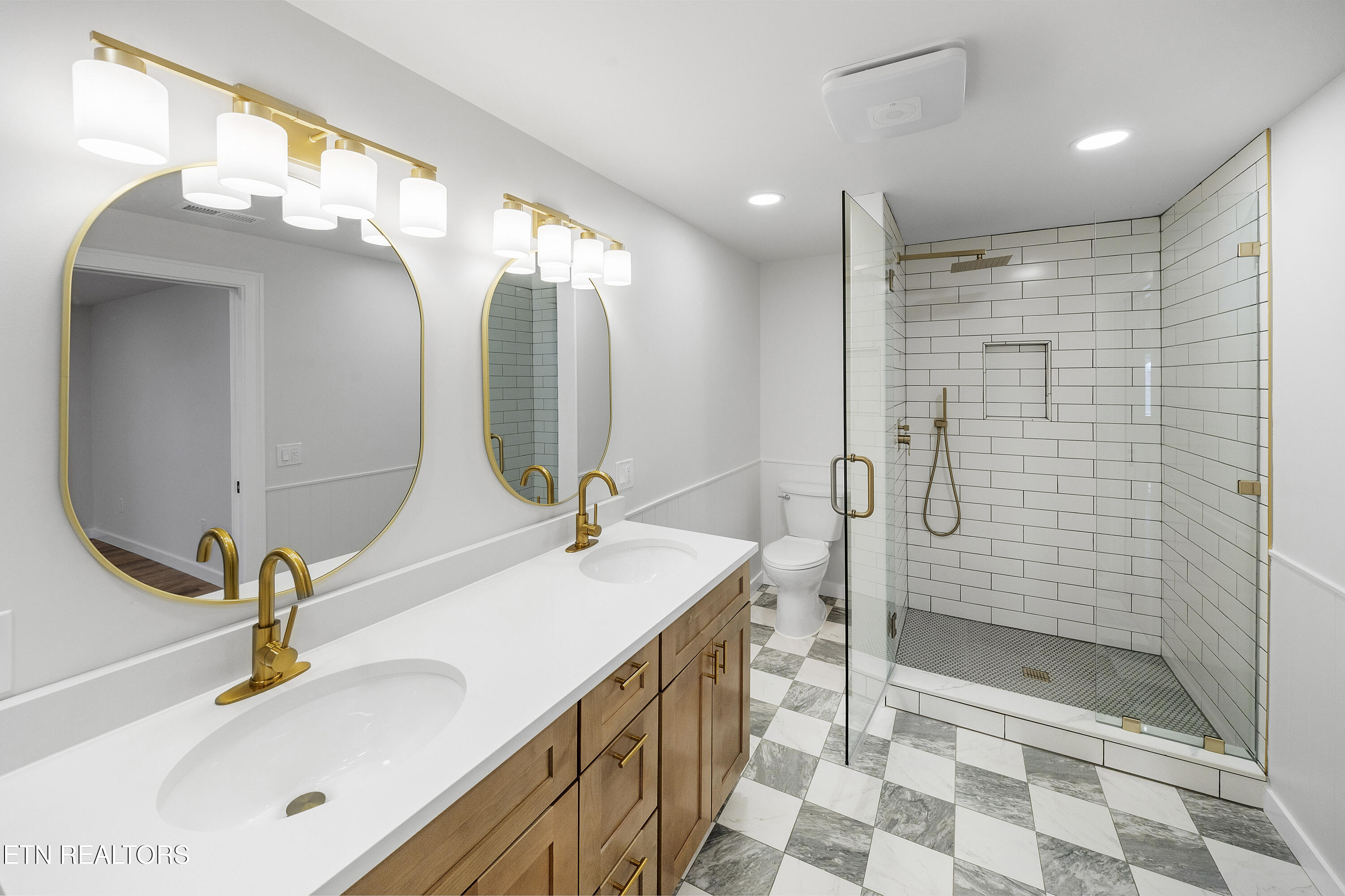 713 Aeronca Road Northwest Knoxville, TN 37919 - Photo 32 of 36 Custom Primary bath