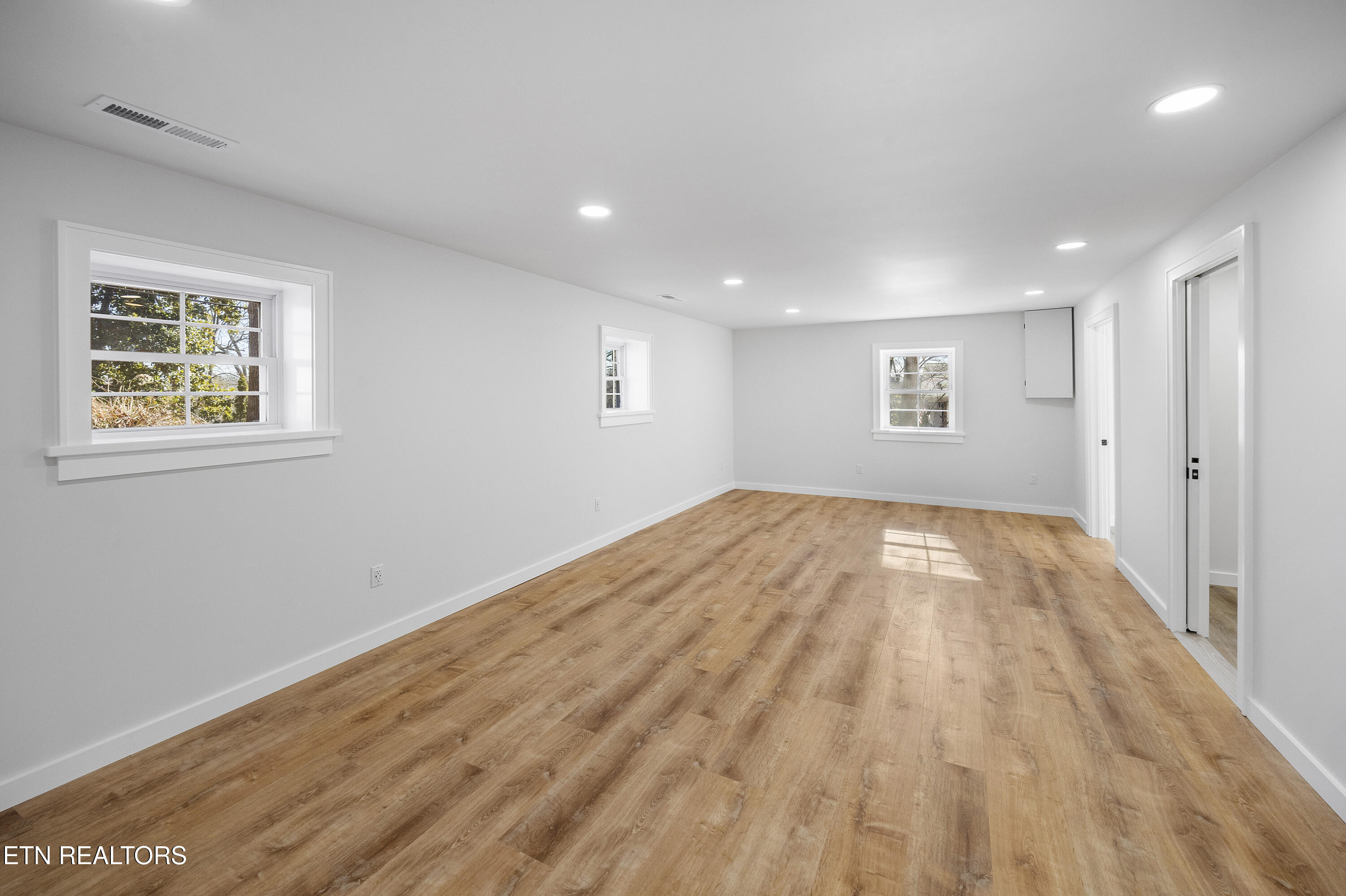 713 Aeronca Road Northwest Knoxville, TN 37919 - Photo 33 of 36 Large Primary Bedroom