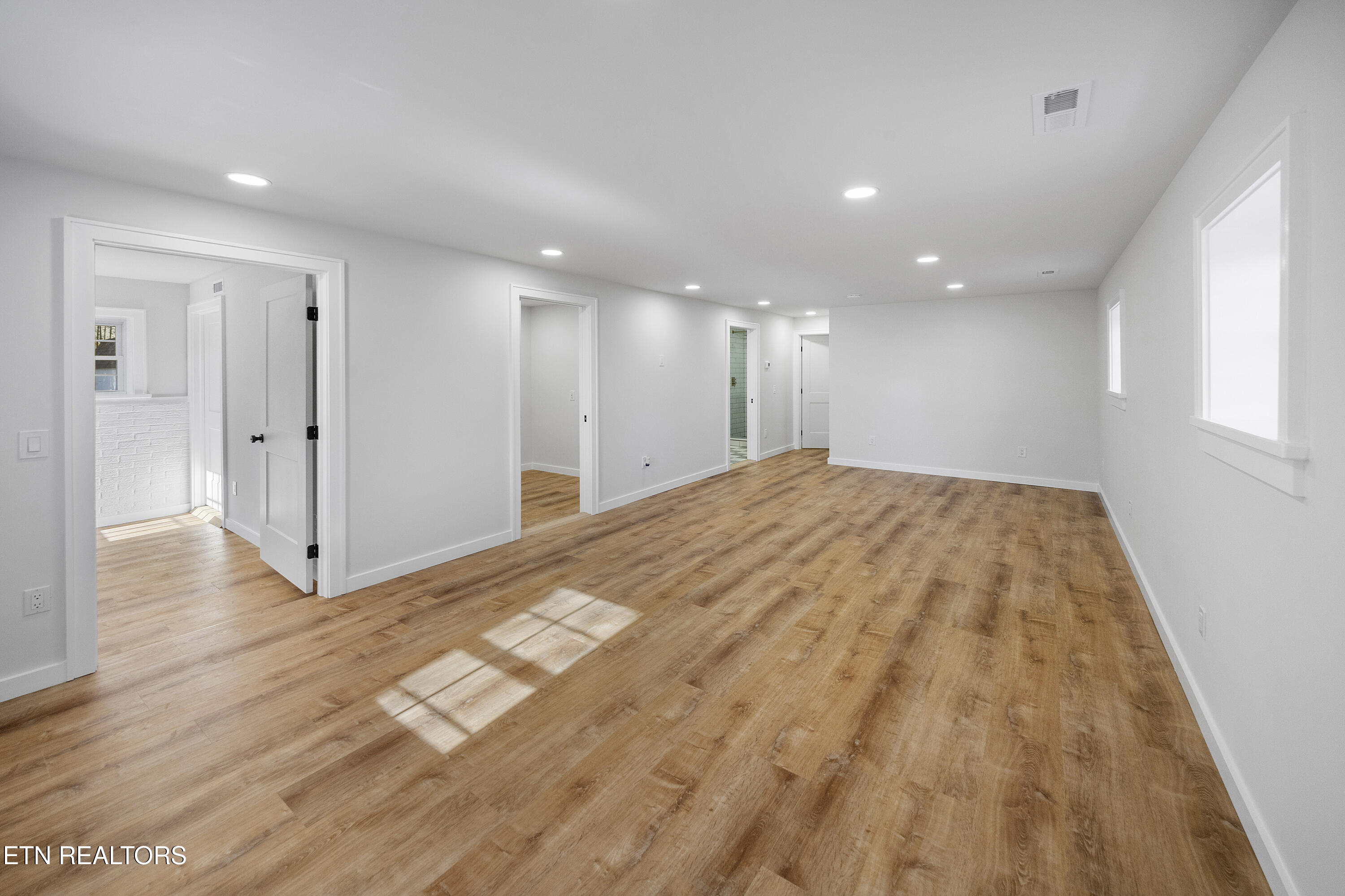 713 Aeronca Road Northwest Knoxville, TN 37919 - Photo 34 of 36 Large Primary Bedroom