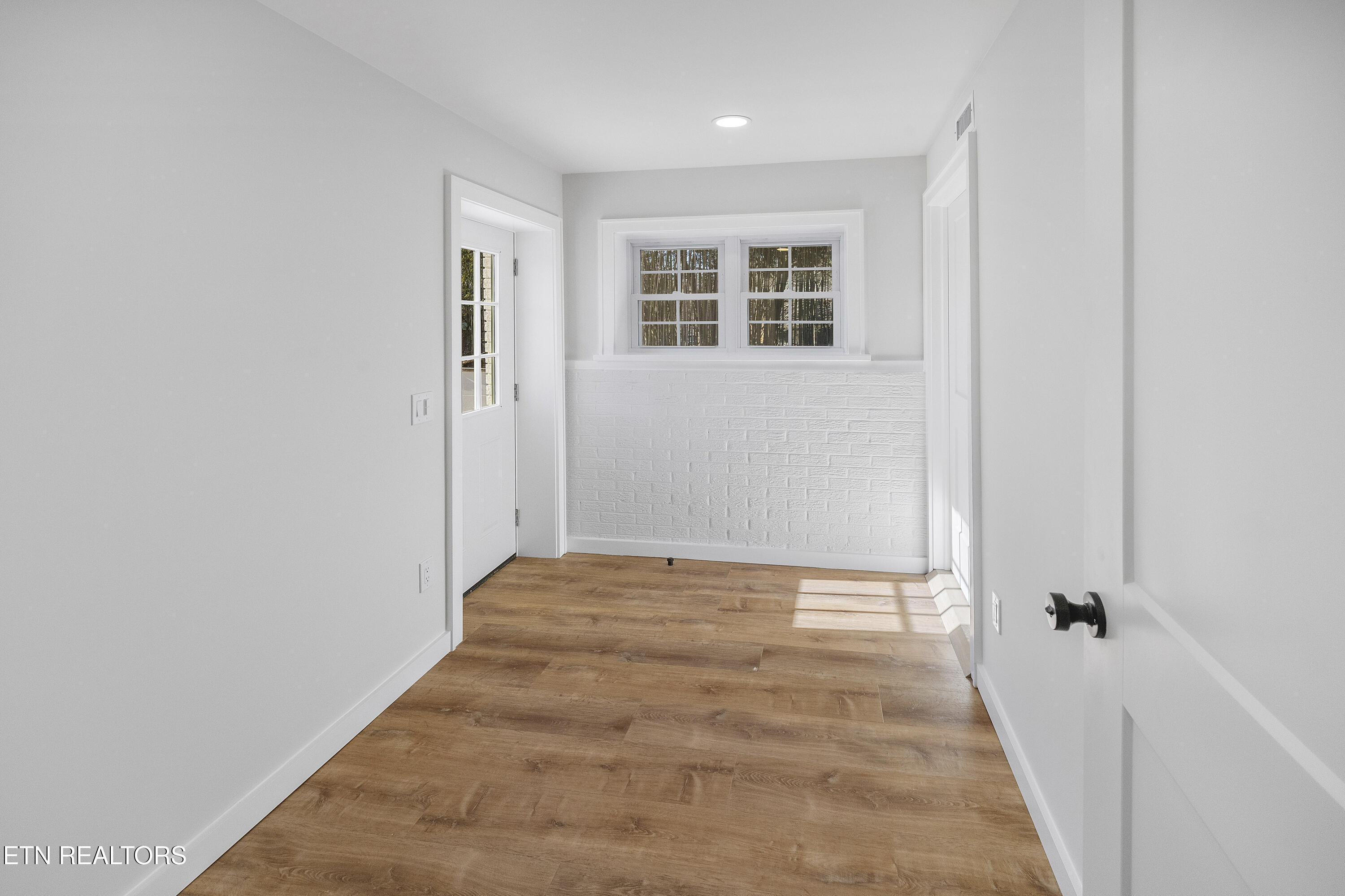 713 Aeronca Road Northwest Knoxville, TN 37919 - Photo 35 of 36 Entry/Mud room