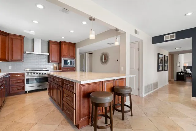 $1,359,000 | 10007 Helix Mont Circle, La Mesa, CA 91941