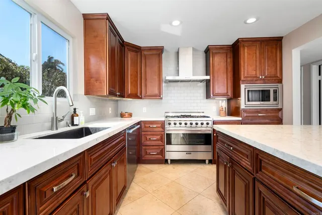 $1,359,000 | 10007 Helix Mont Circle, La Mesa, CA 91941