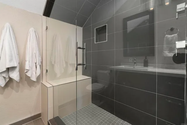 $1,359,000 | 10007 Helix Mont Circle, La Mesa, CA 91941