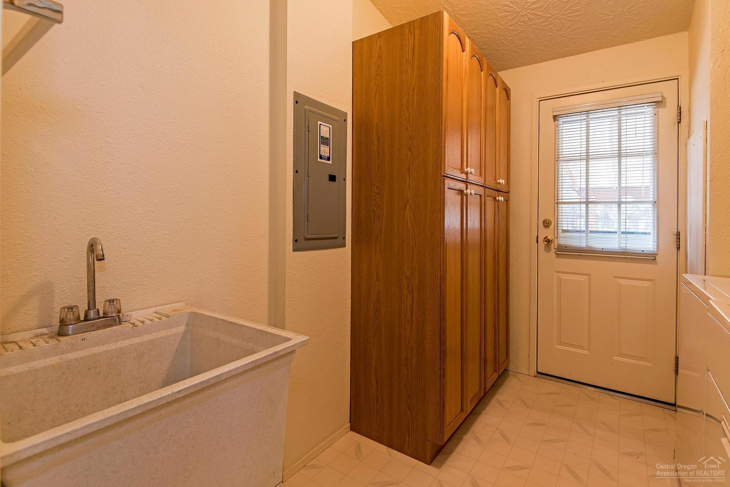 19207 Choctaw Road Bend, OR 97702 - Photo 14 of 20 The fantastic utility room has a sink, t