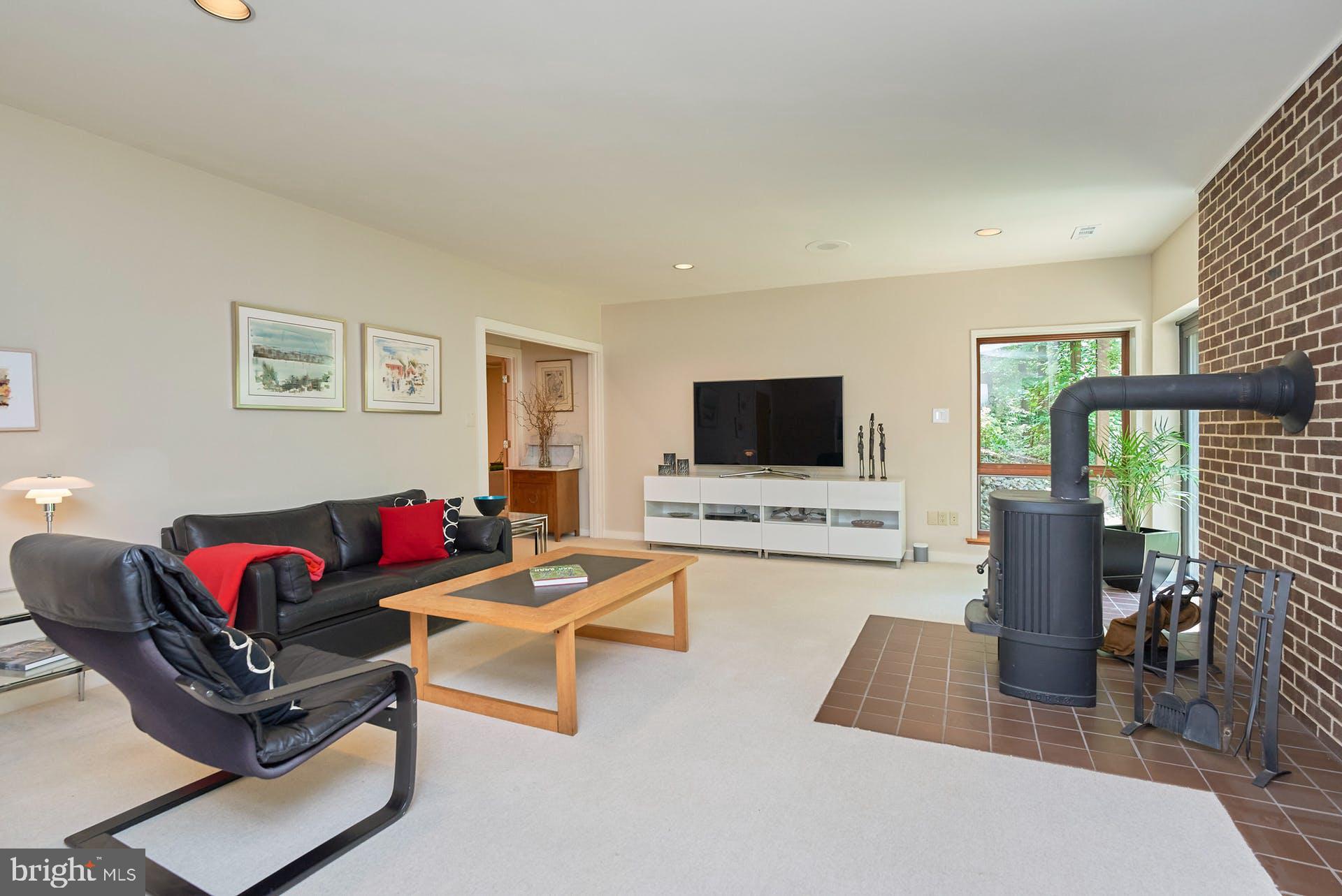 1348 Pine Tree Road McLean, VA 22101 - Photo 34 of 72 Family Room