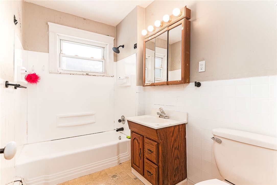 68 Kenwood Street Woonsocket, RI 02895 - Photo 21 of 27