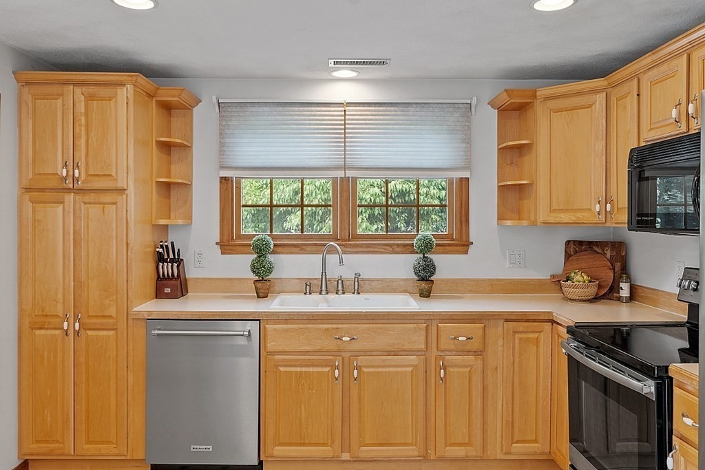 16 Locke Road Billerica, MA 01821 - Photo 15 of 42