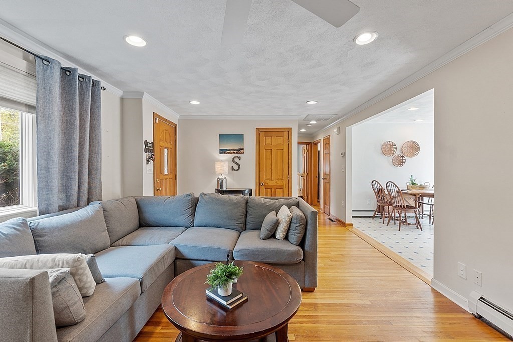 16 Locke Road Billerica, MA 01821 - Photo 4 of 42