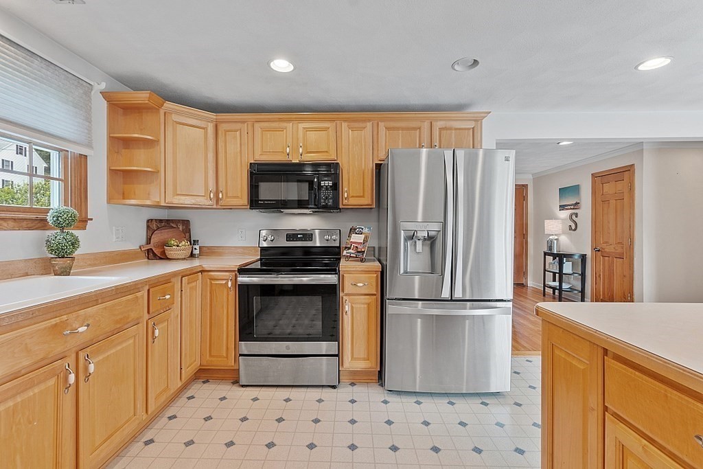 16 Locke Road Billerica, MA 01821 - Photo 10 of 42