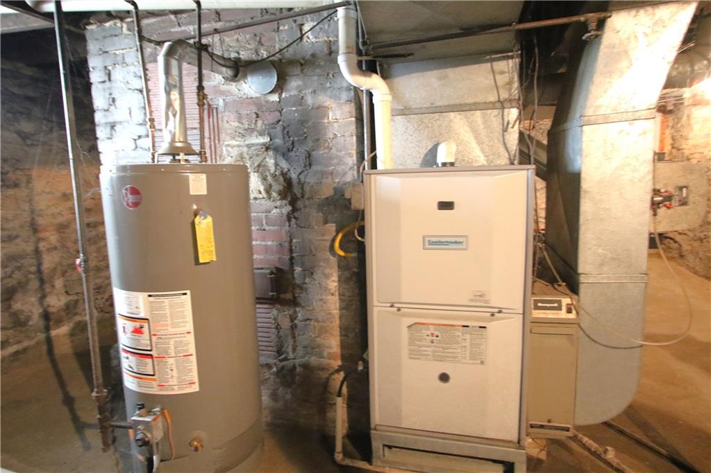 102 10th Street Monongahela, PA 15063 - Photo 27 of 31 a view of washer and dryer