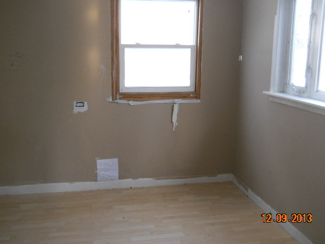 6 Butterfield Road Lake Zurich, IL 60047 - Photo 11 of 11 an empty room with a window