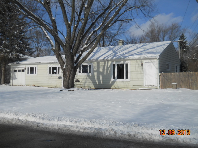 6 Butterfield Road Lake Zurich, IL 60047 - Photo 3 of 11 a view of a white house with a large tree