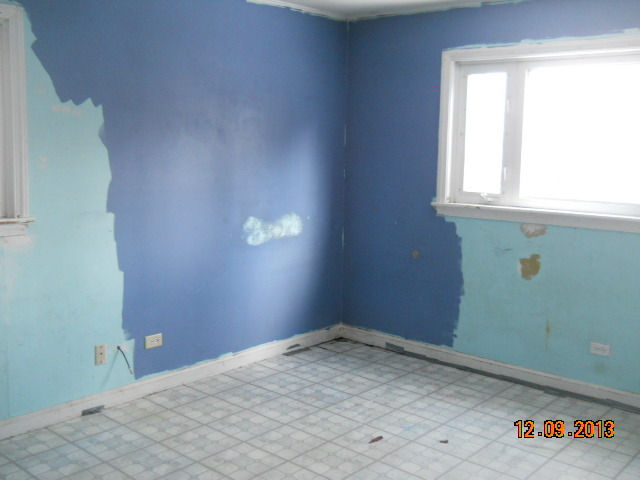 6 Butterfield Road Lake Zurich, IL 60047 - Photo 9 of 11 an empty room with a window