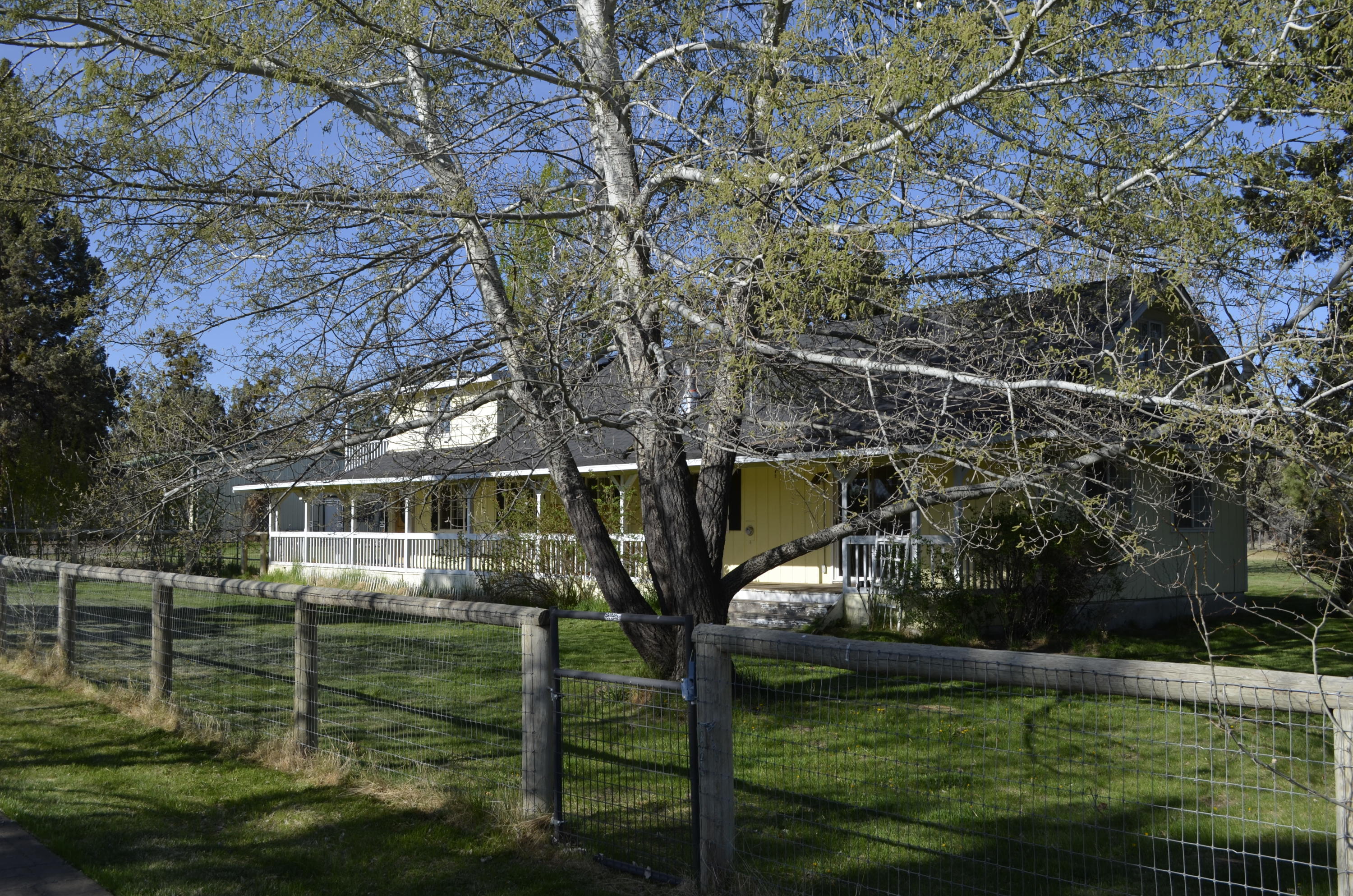21911 Northeast Butler Market Road Bend, OR 97701 - Photo 4 of 25 _DSC0113