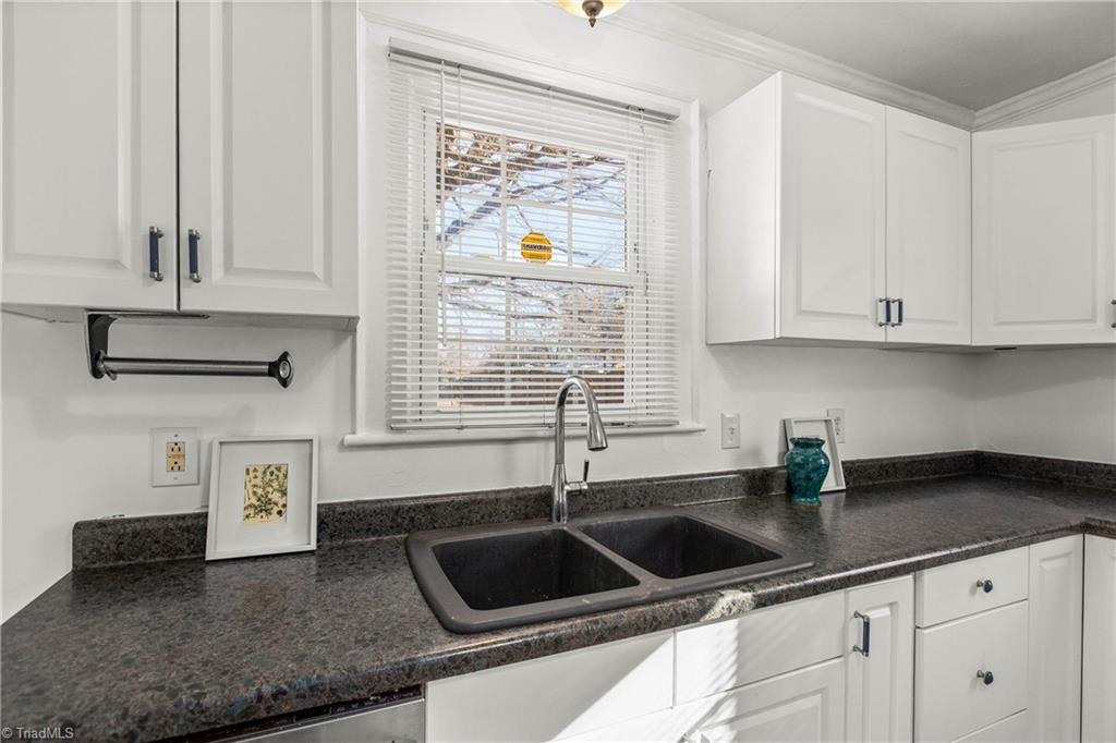 2619 Pinecroft Road Greensboro, NC 27407 - Photo 12 of 32
