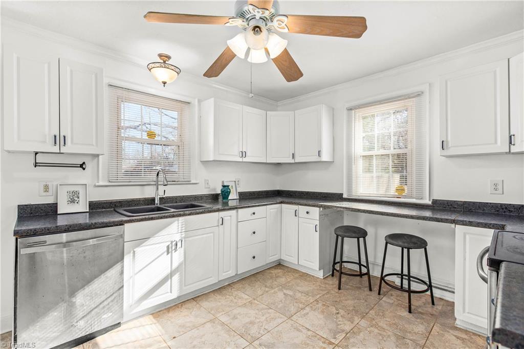 2619 Pinecroft Road Greensboro, NC 27407 - Photo 6 of 32 kitchen