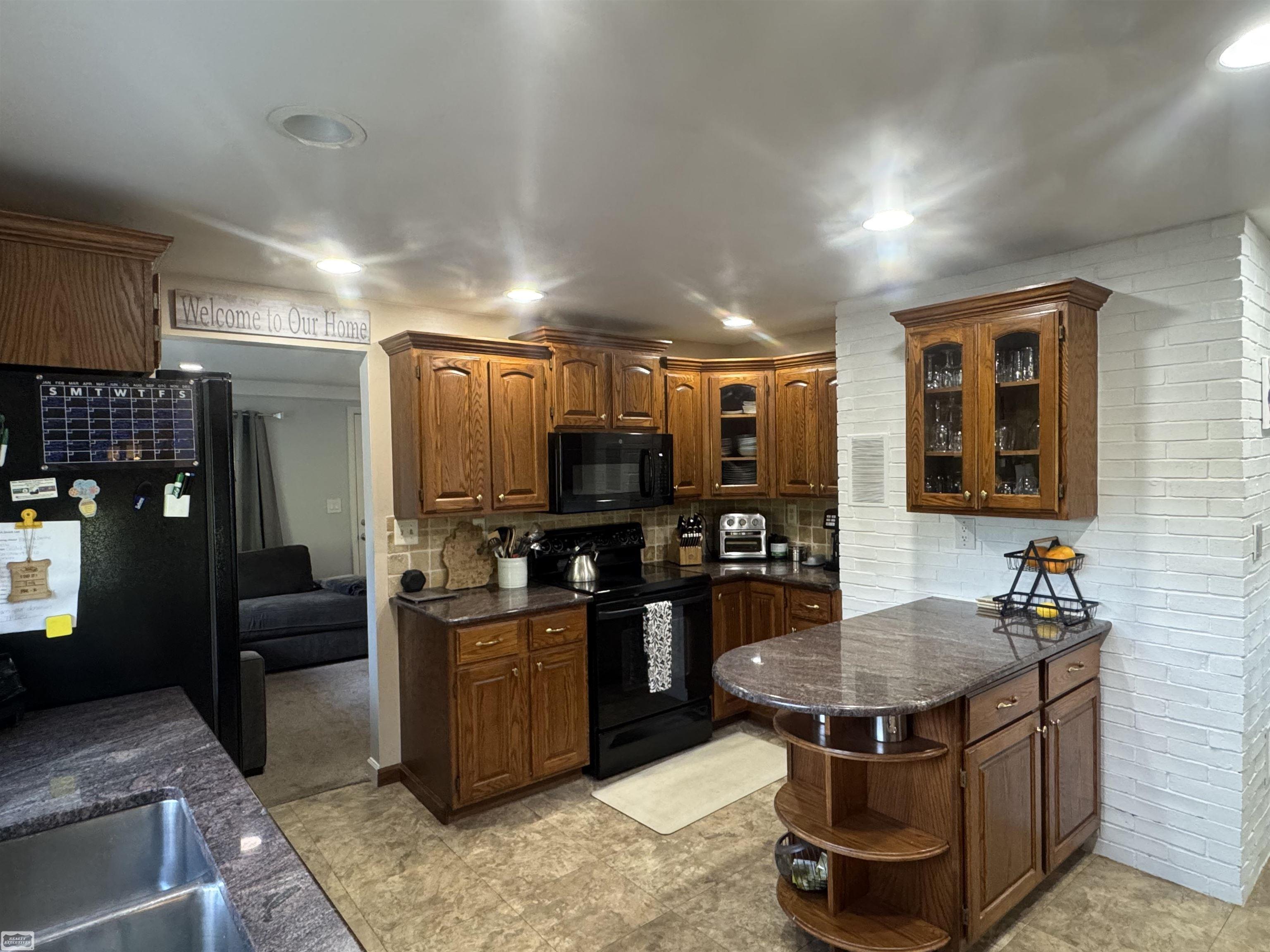 53870 Fairchild Road Macomb, MI 48042 - Photo 9 of 58 50180364-608390e6-f1bb-4cc4-9a53-29f3eabc921c.JPG
