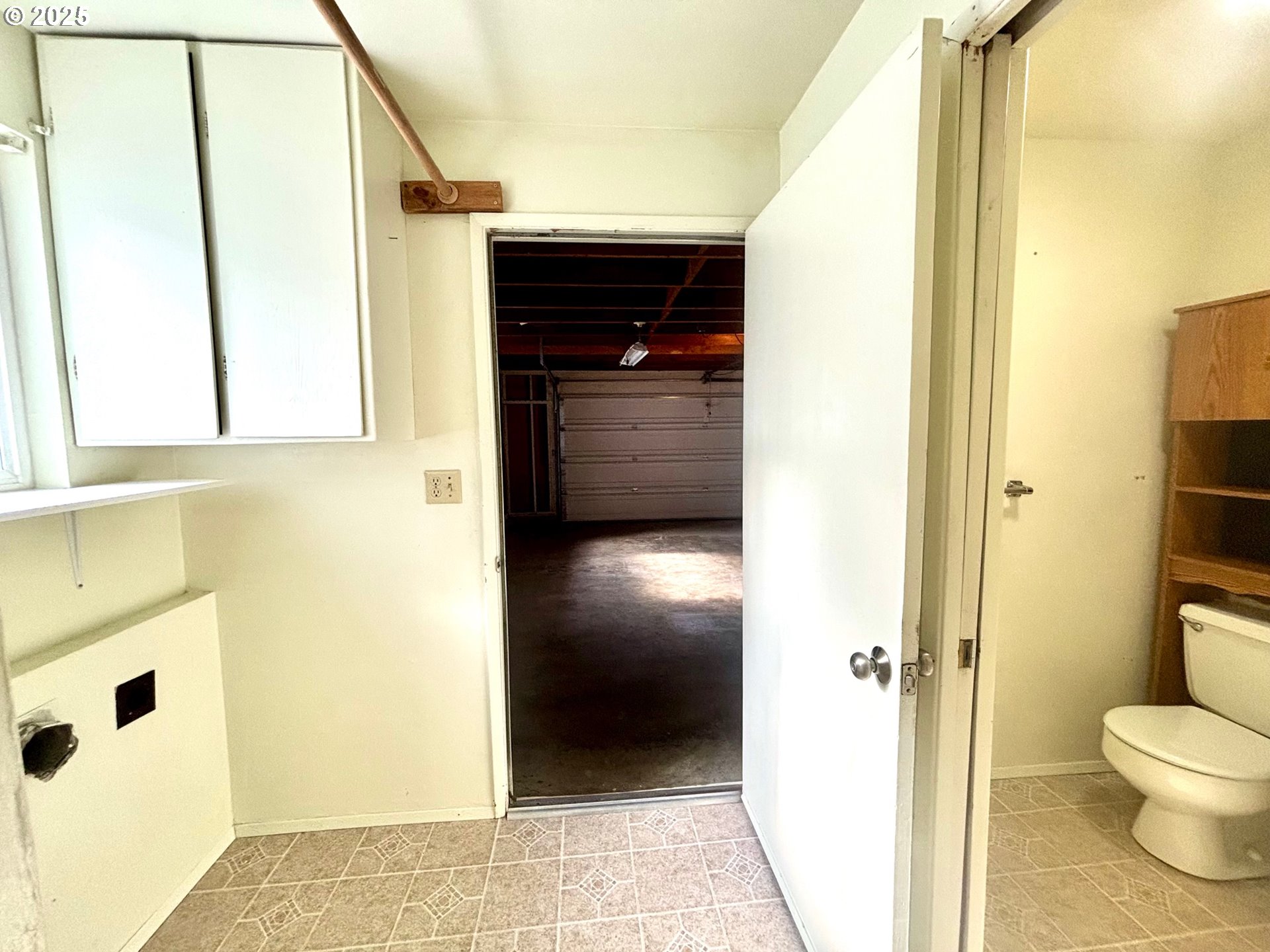 3314 Munsel Lake Road Florence, OR 97439 - Photo 8 of 29 a view of a bathroom with a shower