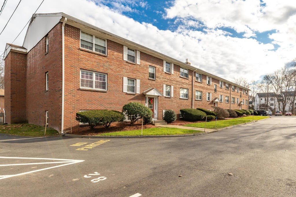 68 Preston Street, Unit 1B Wakefield, MA 01880 - Photo 3 of 26