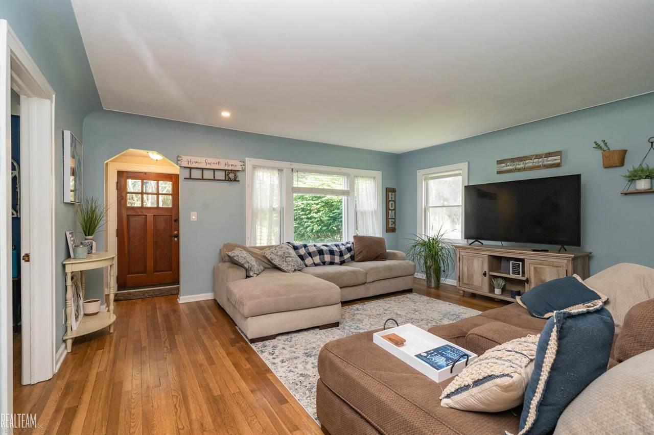49333 Romeo Plank Road Macomb, MI 48044 - Photo 7 of 30 50078507-6.JPG