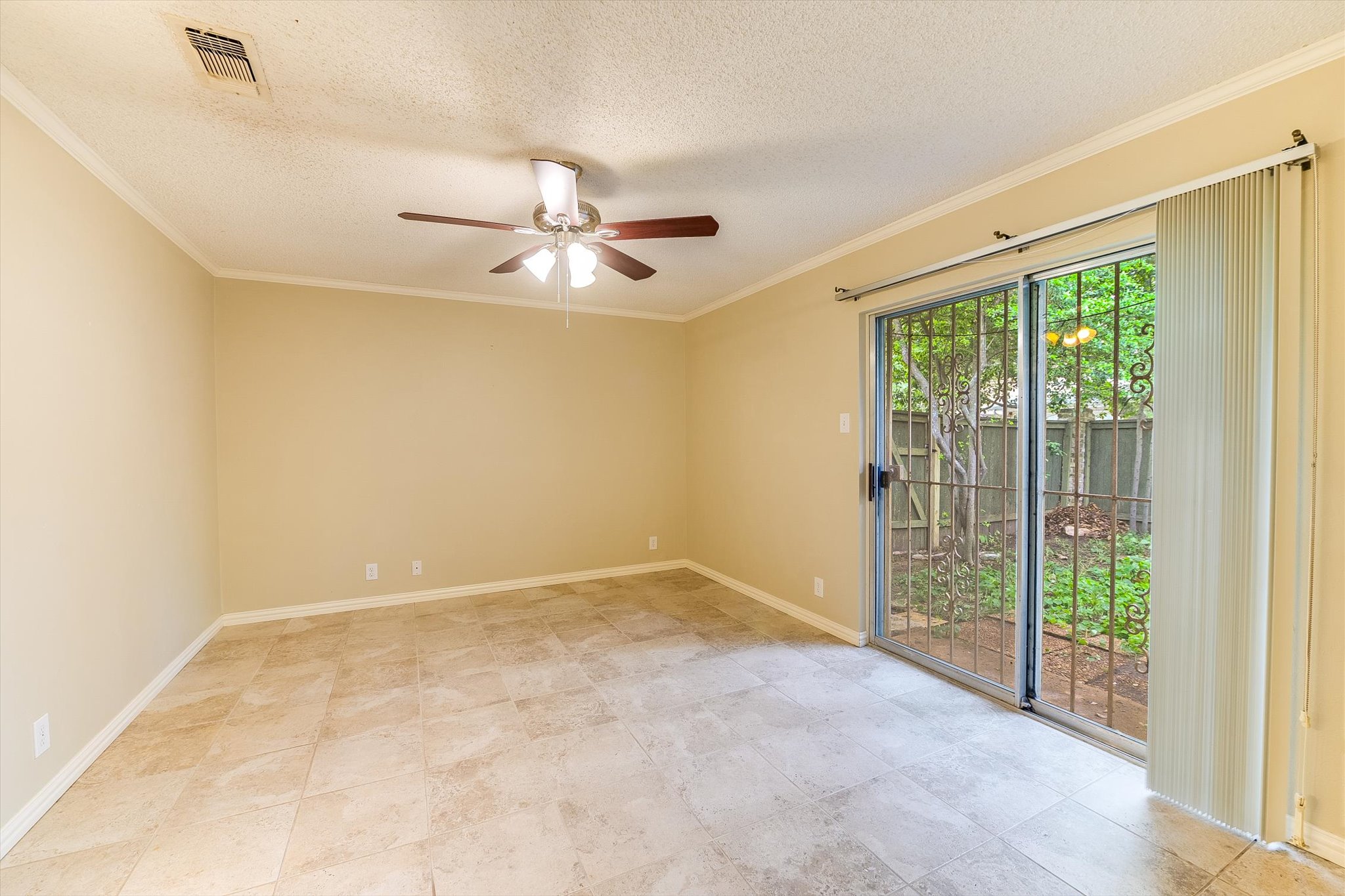 7919 Ridgeline North Austin, TX 78731 - Photo 14 of 23 an empty room with windows and closet
